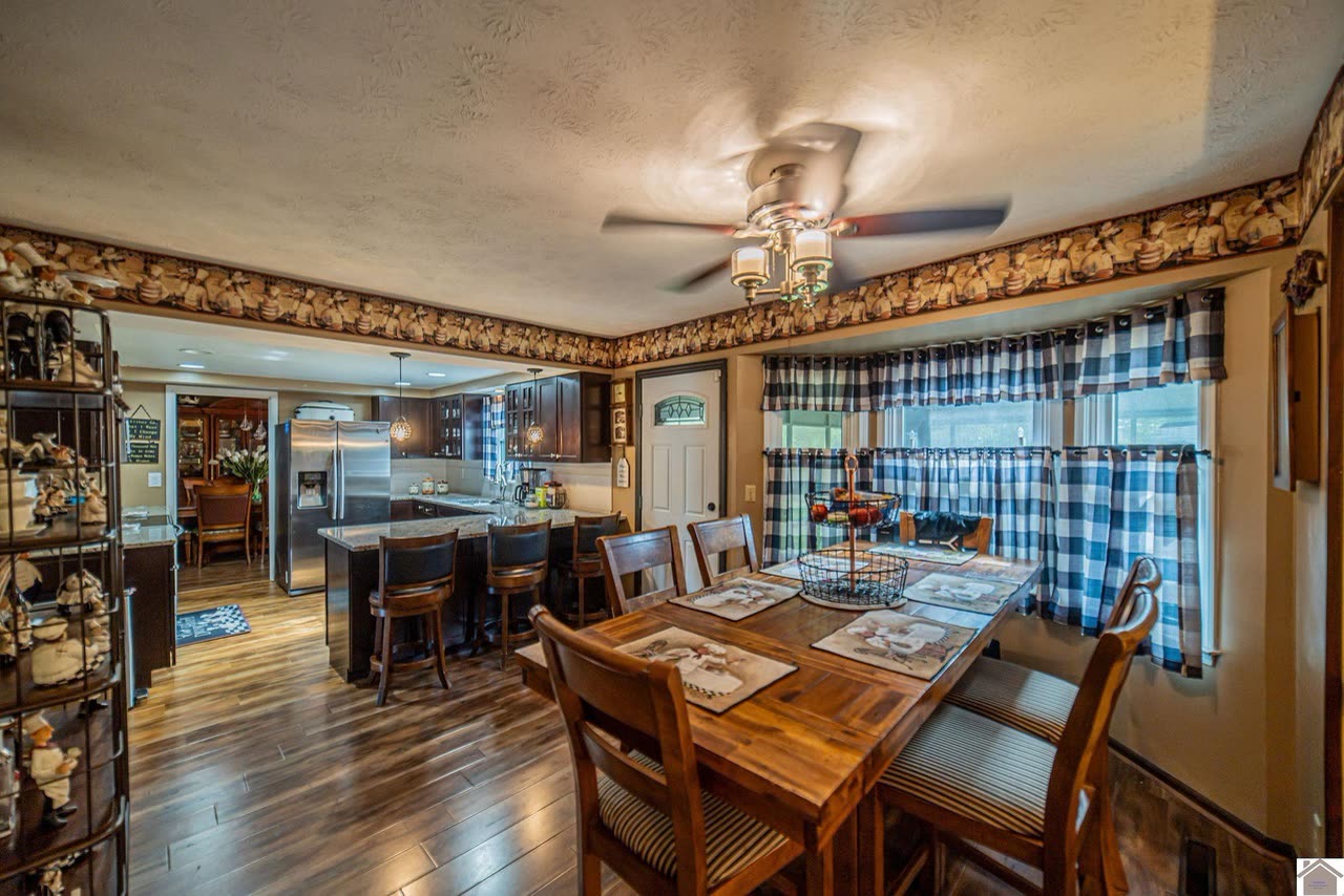 Breakfast room